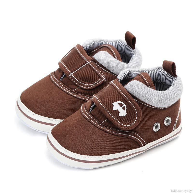 Giày Sneaker tập đi cho bé tiện lợi
