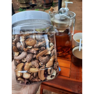 hạt điều vỡ đôi còn vỏ lụa