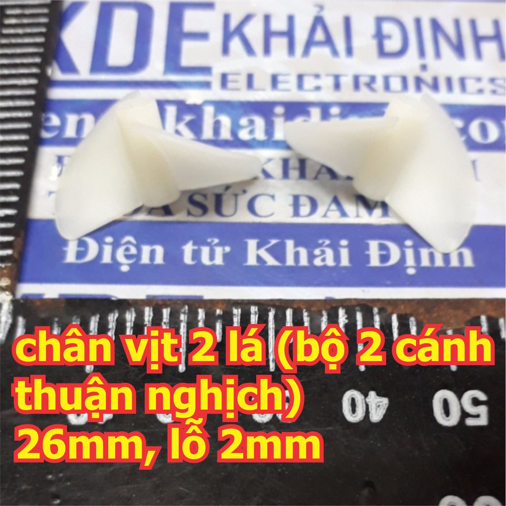 4 cái chân vịt tàu thủy mô hình 2 lá, 2 cánh màu trắng nhựa cứng ( 2 thuận, 2 nghịch) 26mm, lỗ trục 2mm kde5495