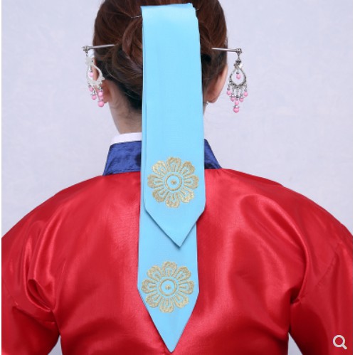 Bờm/trâm tóc, dây cài và tùng mặc cùng Hanbok. Hanbok accessories.