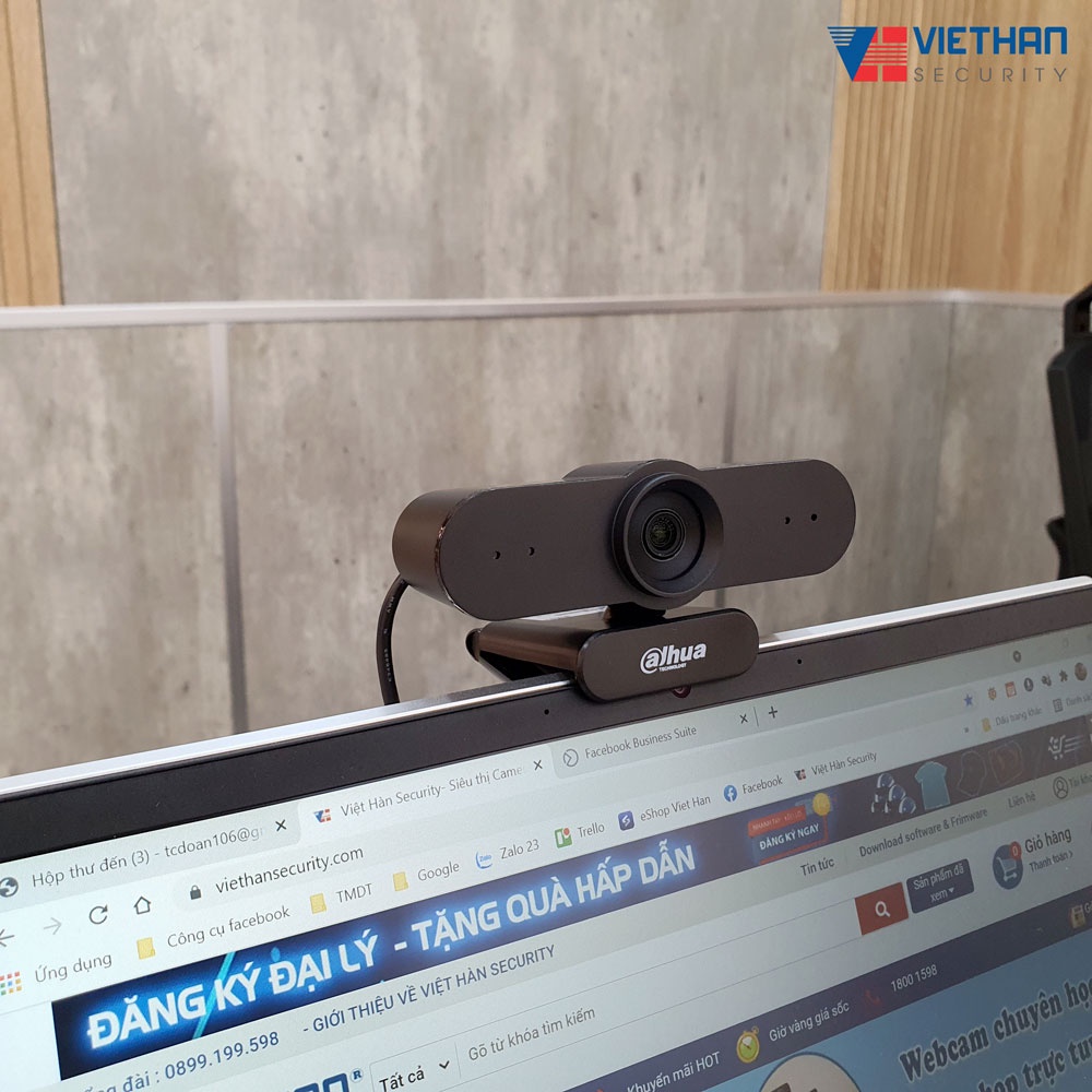 Webcam Dahua HTI-UC320 phân giải full HD 1080P hỗ trợ đàm thoại trực tuyến - Bảo Hành Chính Hãng