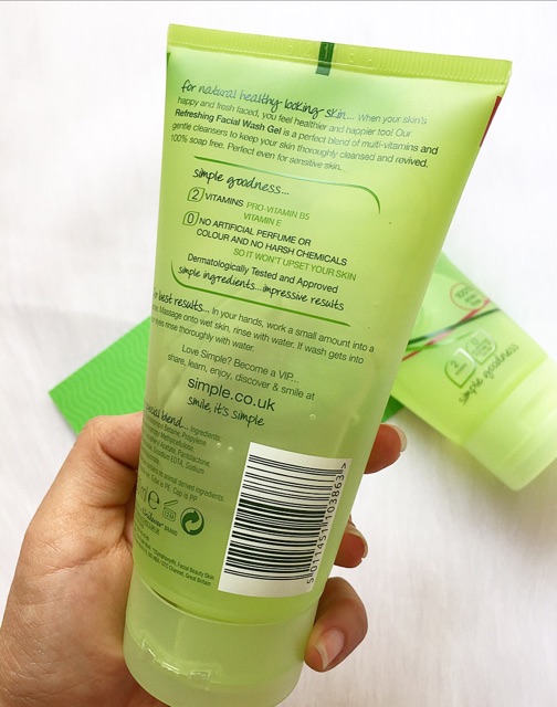 Sữa rửa mặt Simple Kind To Skin Refreshing Facial Wash Gel | BigBuy360 - bigbuy360.vn