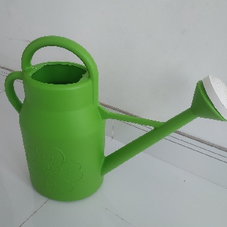 Bình tưới cây bằng nhựa cầm tay 8 lít