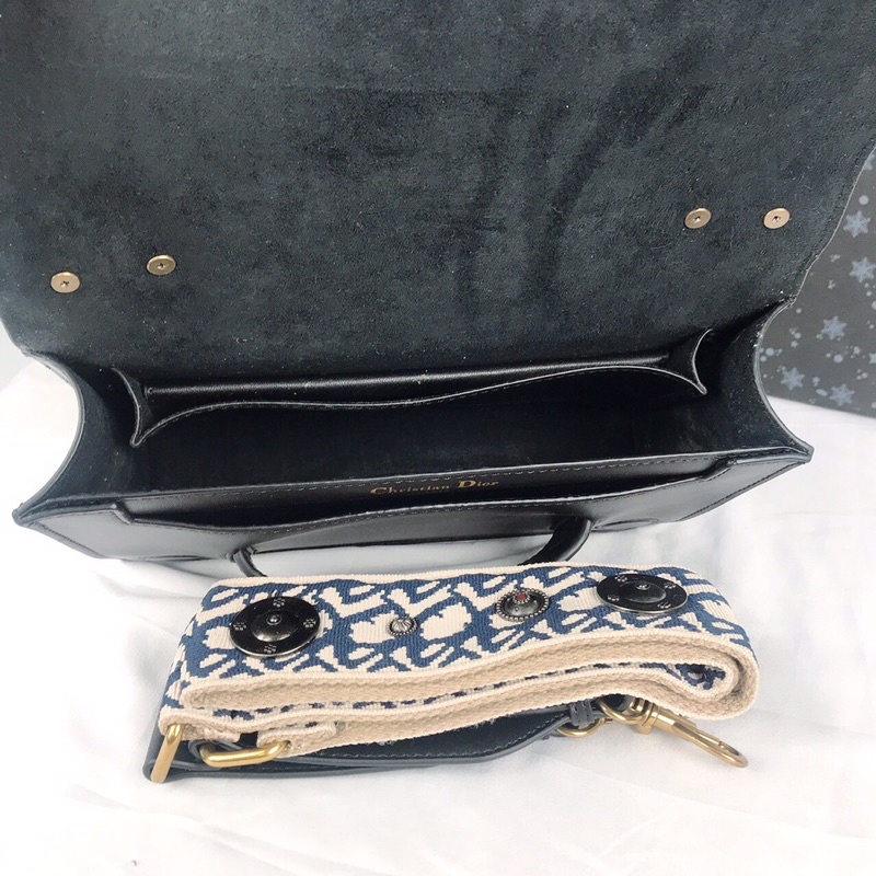 Túi xách Dior Jacki màu đen size 25cm