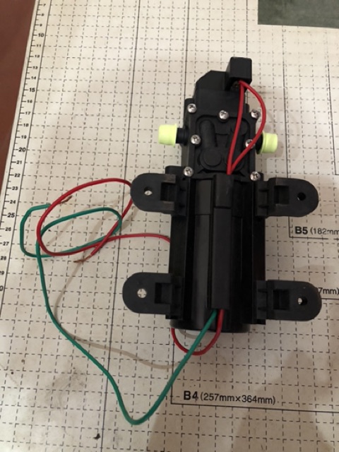 Máy rửa xe mini,máy phun thuốc,máy bơm tưới lan,dây đồnh 100% ,công xuất 5l/phút , 12v dc