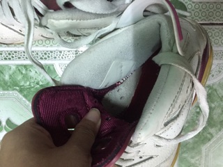 Giày sneakers