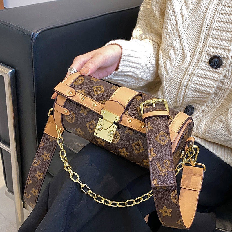 Tíu xách nữ Túi Đeo Chéo Dây Xích Cao Cấp Phong Cách Retro Mùa Đông Mới