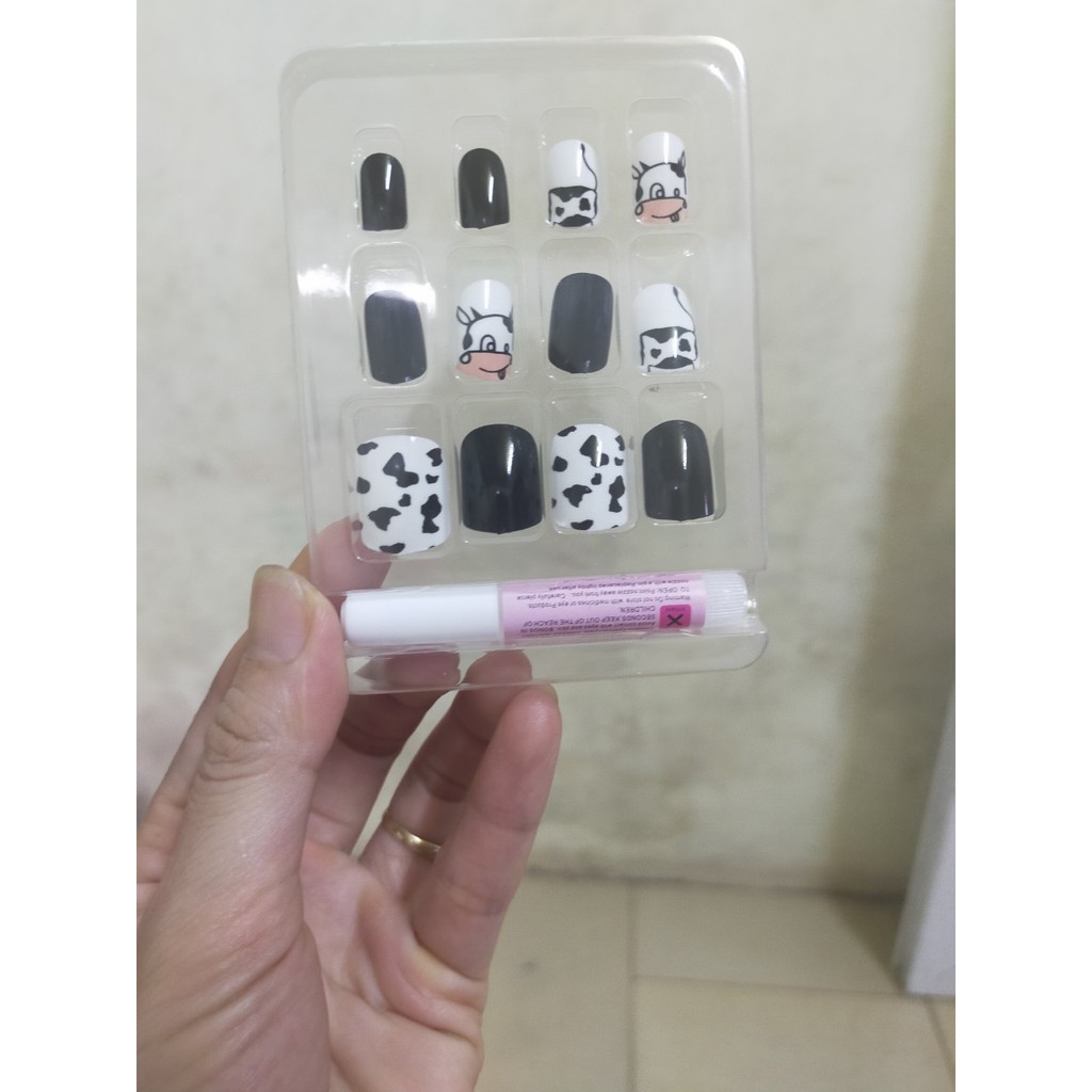 Bộ 12 móng tay giả ❤️siêu rẻ❤️ hình con bò sữa,có sẵn keo.cho người lớn trẻ em
