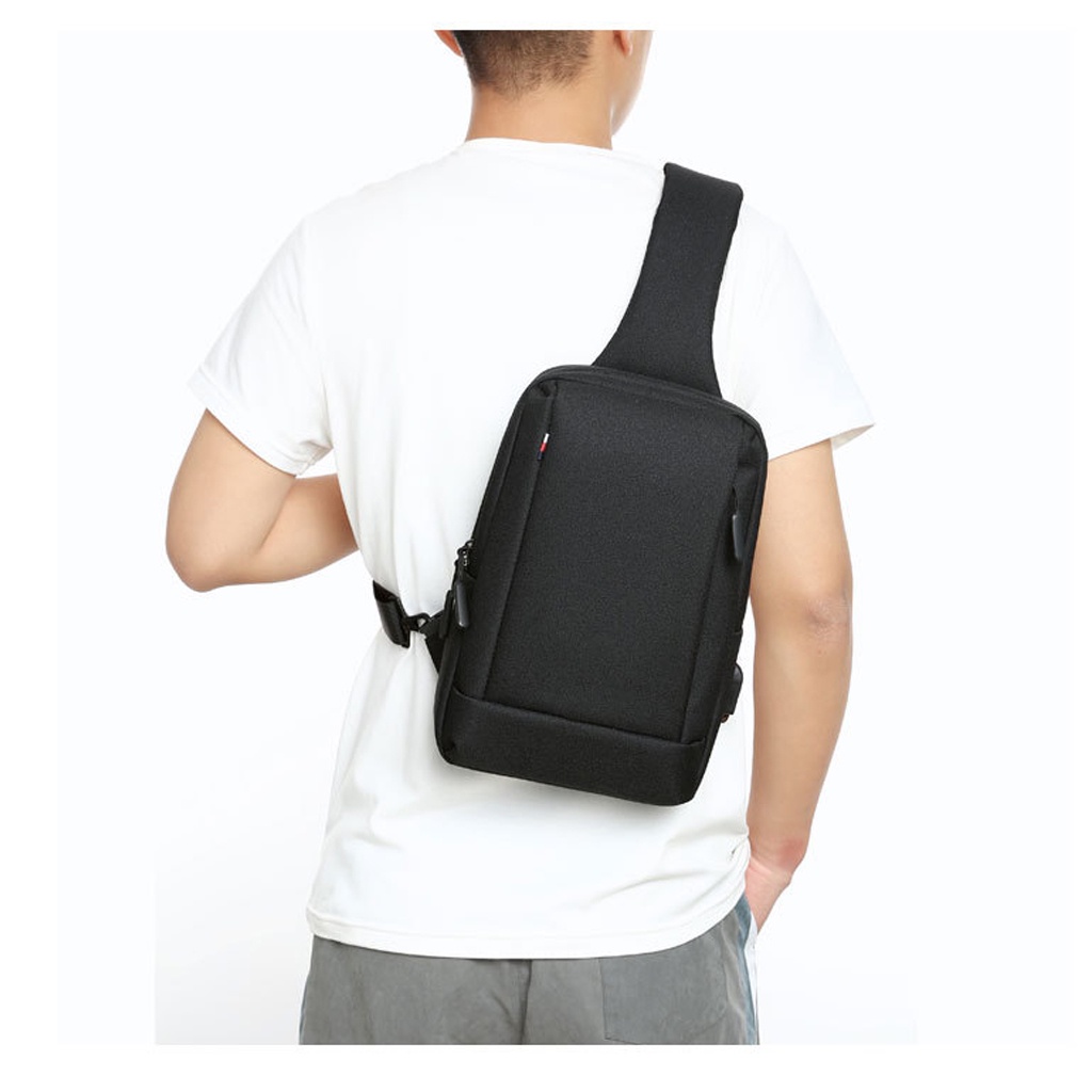 Túi đeo chéo đựng ipad laptop có kết nối cổng sạc chất liệu vải chống nước