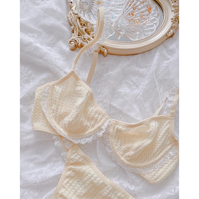 Set bra vàng viền ren