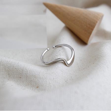 Nhẫn Kim Loại Kiểu Gợn Sóng Đơn Giản C45