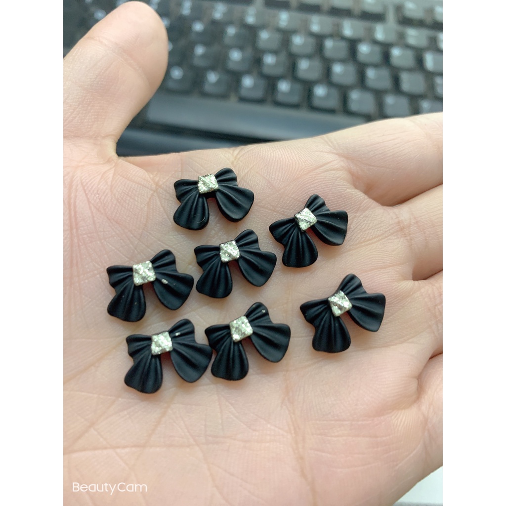 charm nơ đen trắng trang trí nail bằng nhựa