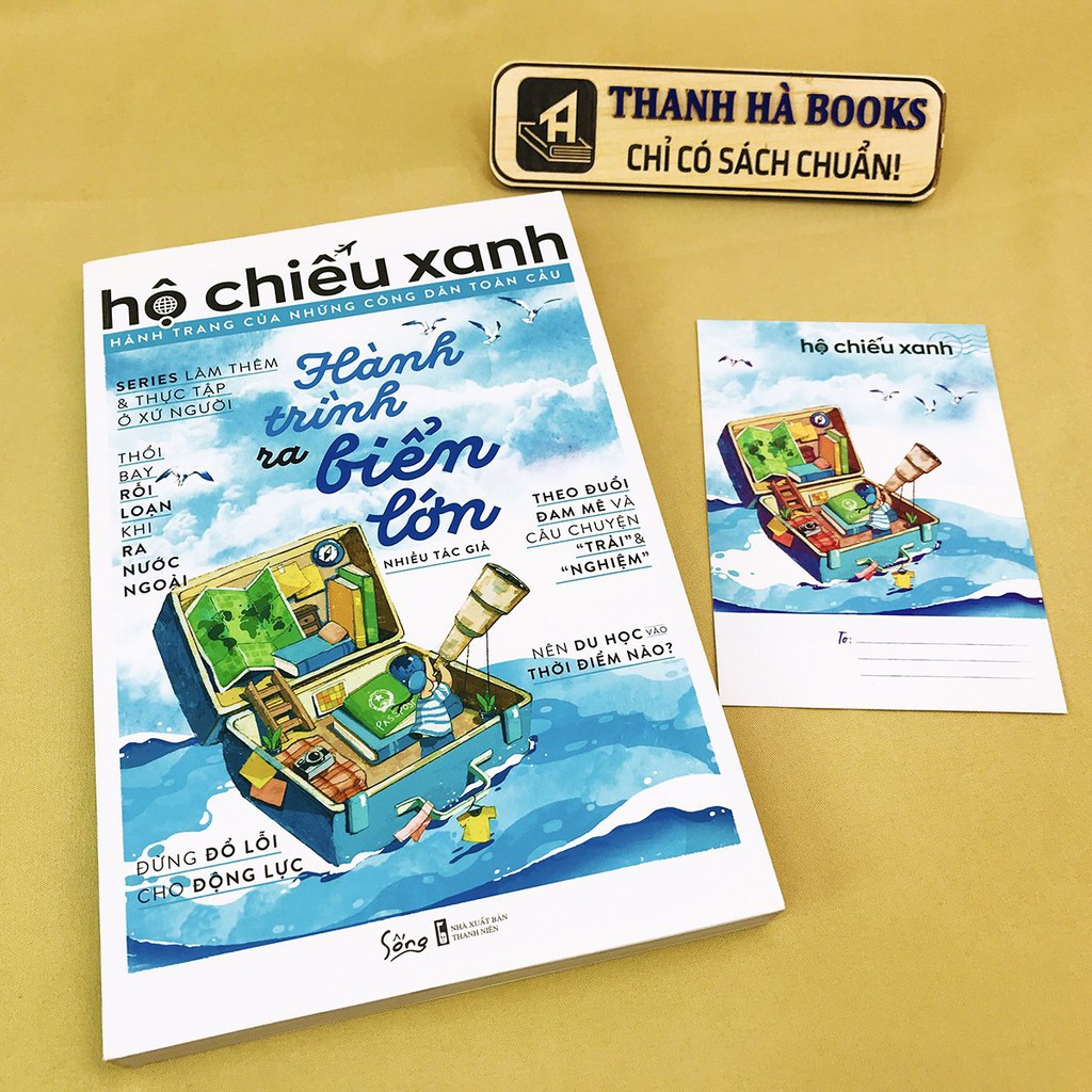 Sách - Hộ Chiếu Xanh - Hành Trình Ra Biển Lớn (Tặng kèm Postcard)