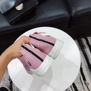 Giày thể thao vải lưới mềm êm