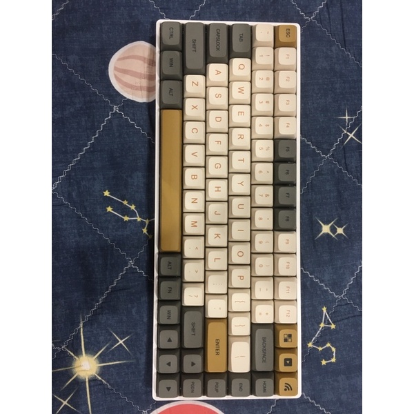 Bàn phím Mathew MK84 có keycap, switch đã lót foam, tape mod, nhưng chưa cân wire, lube