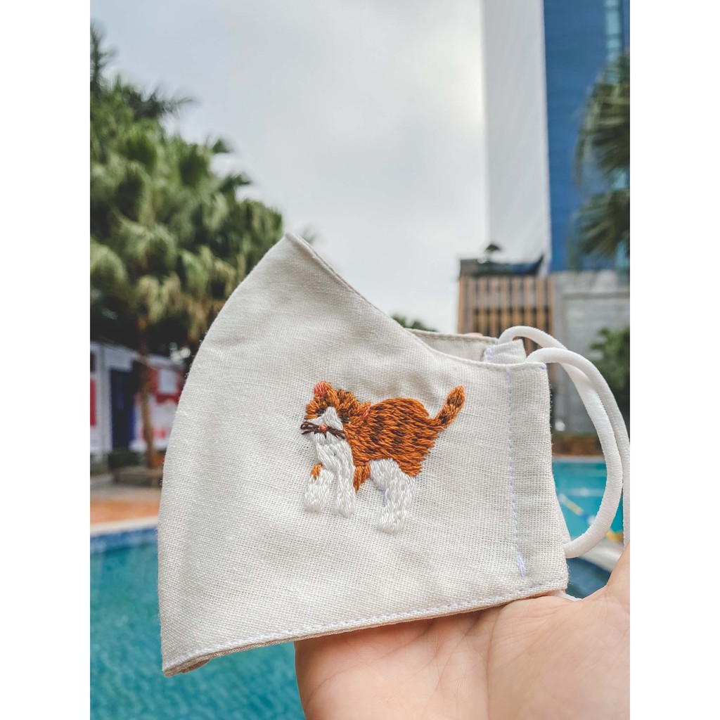 Khẩu trang vải linen thêu tay 3 lớp thêu mèo - 3 Plyer Hand Embroidered Linen Face Mask | BigBuy360 - bigbuy360.vn