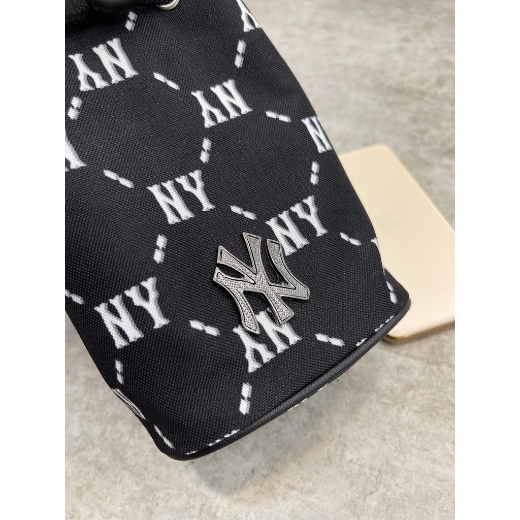 Túi đeo chéo nữ MLB NY Monogram mini bucket bag hàng DƯ FULL TEM TAG