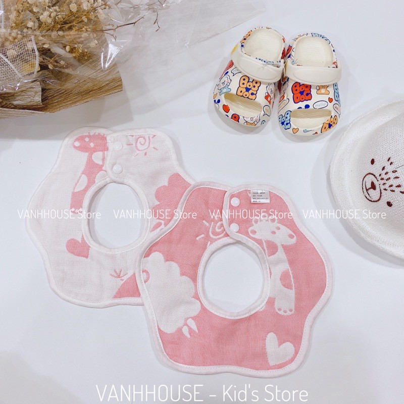 Yếm cổ hoa xinh xắn dùng được 2 mặt cúc bấm tiện lợi cho bé yêu, dễ dùng tiện lợi
