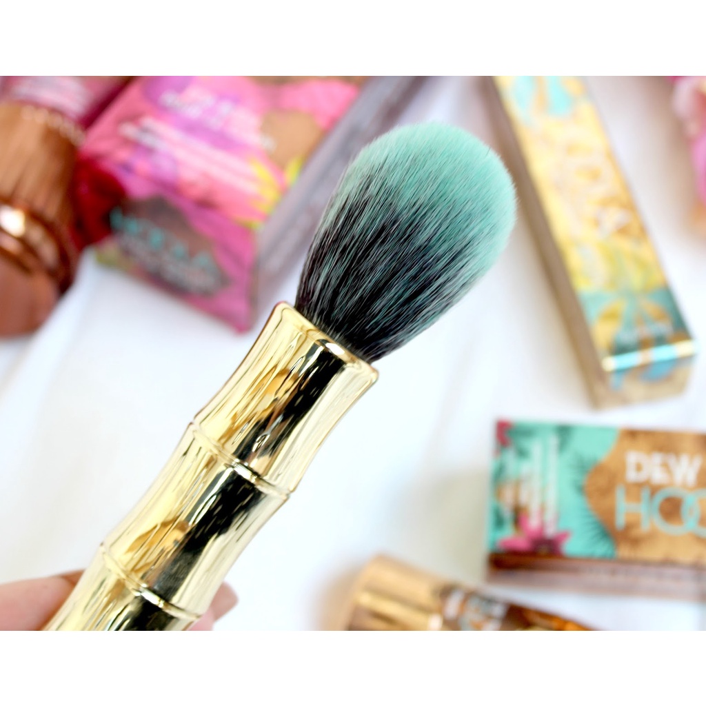 Cọ Đánh Khối Hoola Bronzing &amp; Contouring Brush