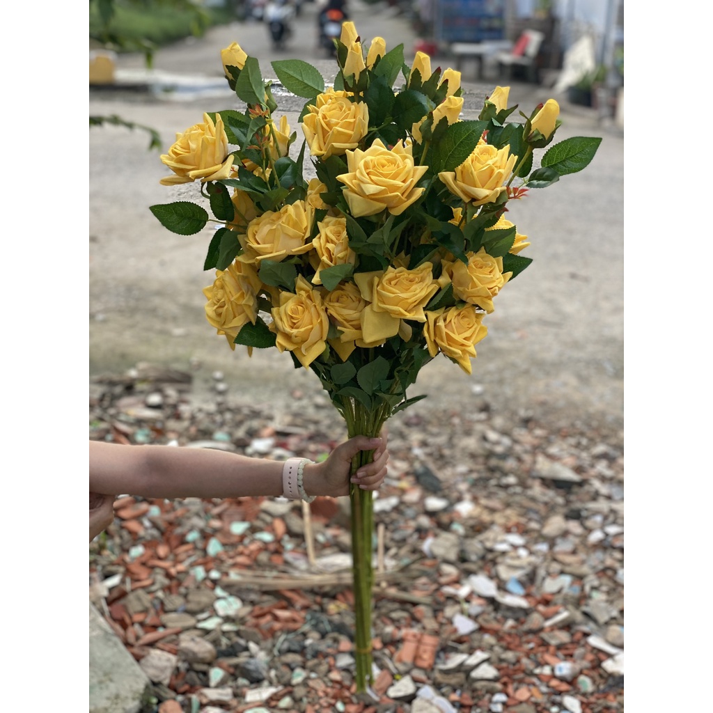 Cành hồng nhung 5 bông đủ màu chất hoa mềm như thật