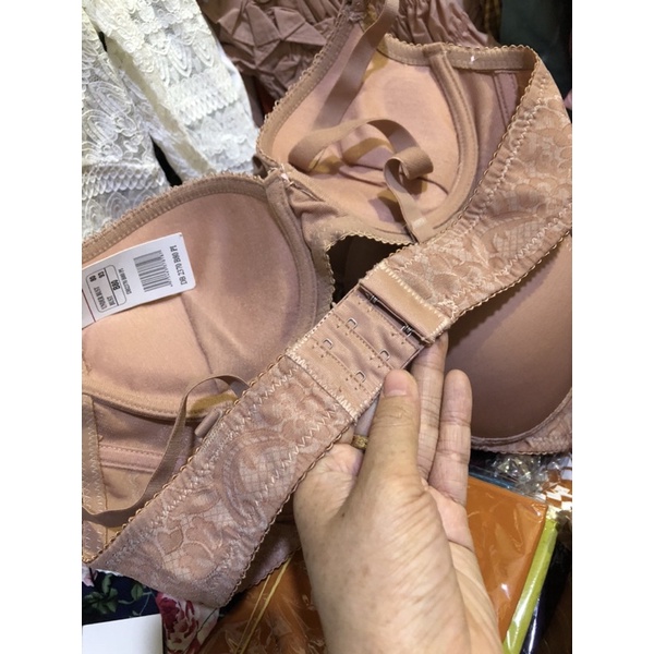 Áo ngực mút vừa nâng nhẹ