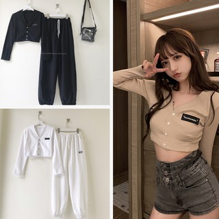 Áo croptop tay dài cổ V cài cúc
