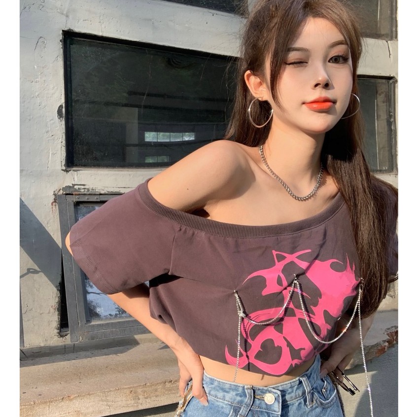 Áo thun croptop in hình trễ vai sexy phong cách hàn quốc.