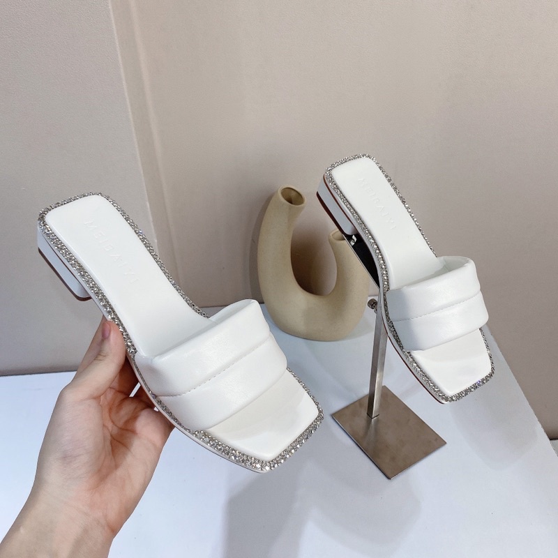 GUỐC QUAI NGANG VIỀN ĐÁ