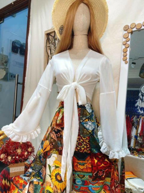 Set quần thổ cẩm áo trắng - áo croptop nơ ngực tay bèo và quần ống rộng | BigBuy360 - bigbuy360.vn