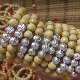 Vòng dâu tằm cho bé