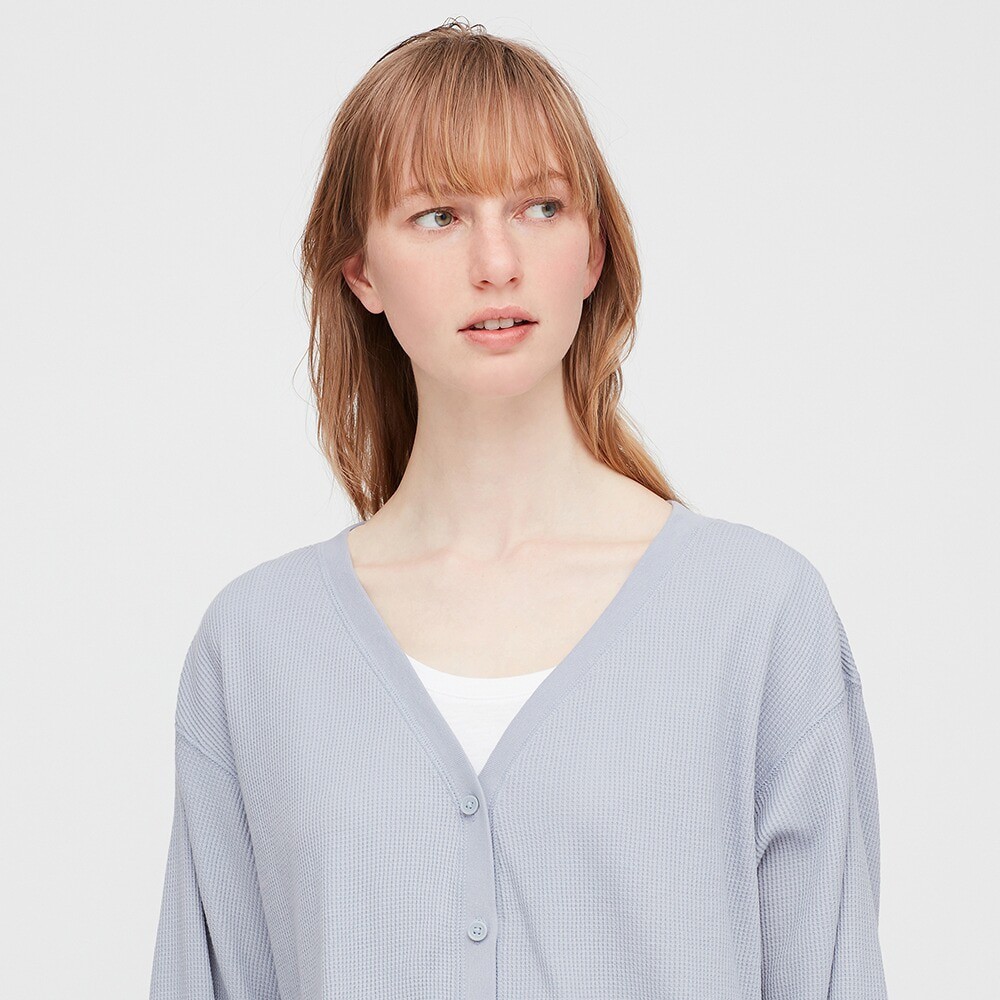 Áo khoác thun tăm nữ cổ tim cài khuy cardigan xinh xắn của Uniqlo | BigBuy360 - bigbuy360.vn