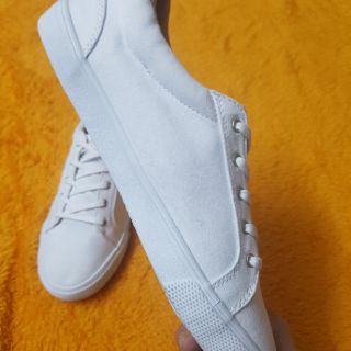 Sneakers Pull&Bear vẽ tay cá tính