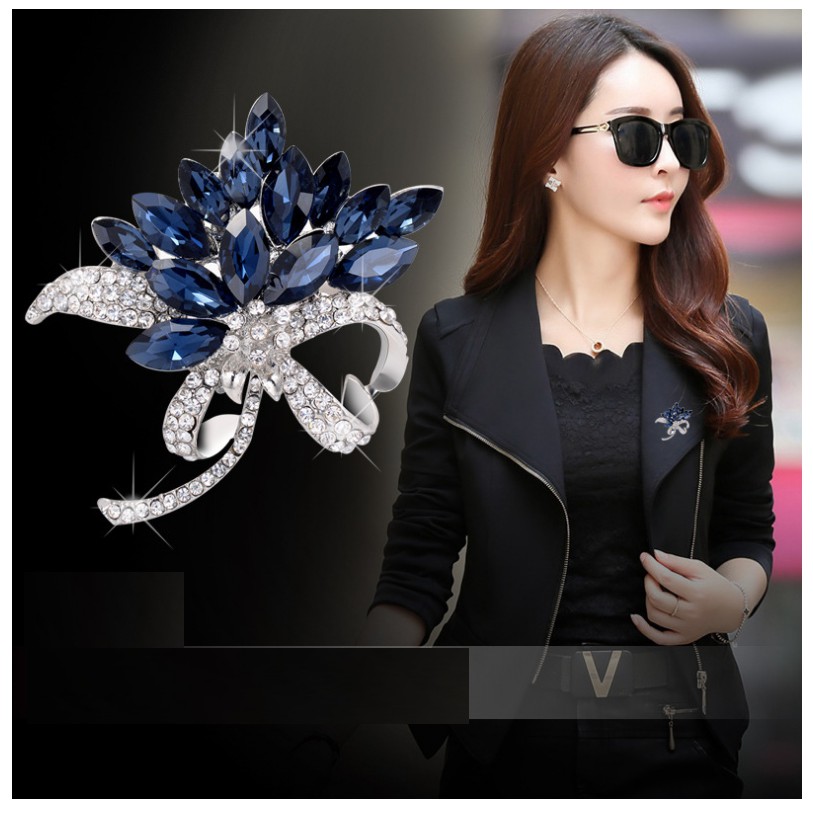 Cài áo thiết kế tinh tế thời trang