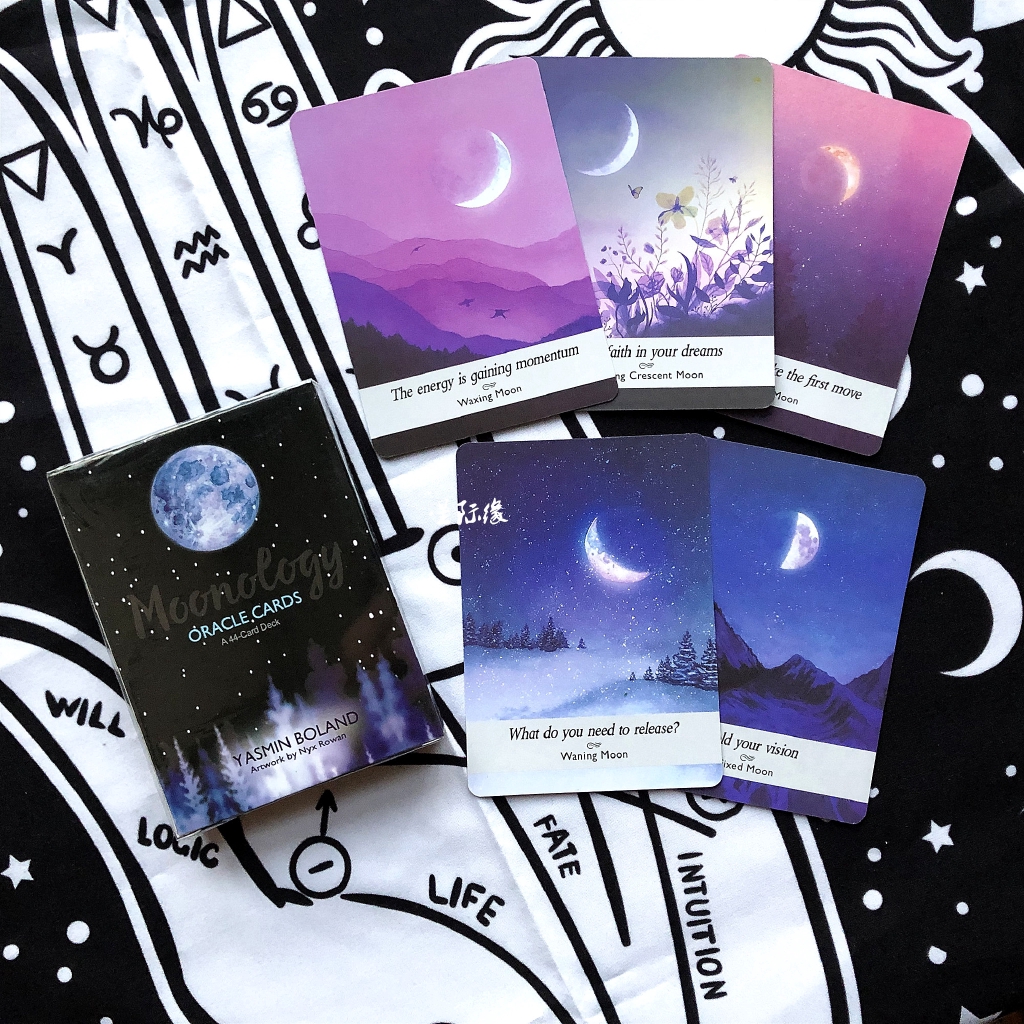 【COD】[Mã TOYJAN hoàn 20K xu đơn 50K] [ready stock] Moonology Oracle Cards: A 44-Card Deck Tarot Card Game