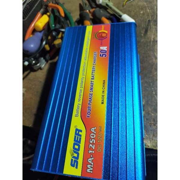 Sạc acquy-pin lithium thông minh