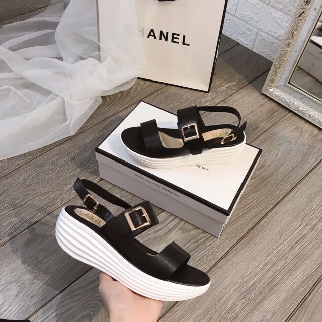Sandal bánh mì zara khoá tag sang chảnh