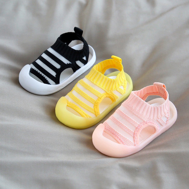 Giày sandal đế mềm chống trượt bít ngón thời trang Hàn Quốc dành cho bé