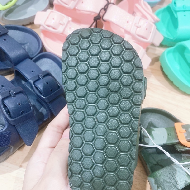 Sandal siêu nhẹ, quai kép, hàng xuất xịn xò cho bé, quai có thể điều chỉnh.