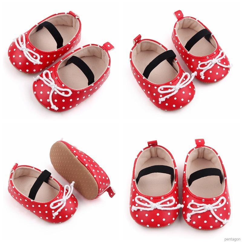 Giày Tập Đi Đế Mềm Hoạ Tiết Chấm Bi Cho Bé Gái