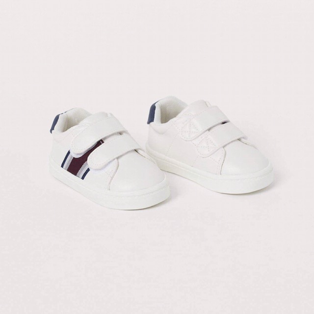 Giầy snoopy trắng