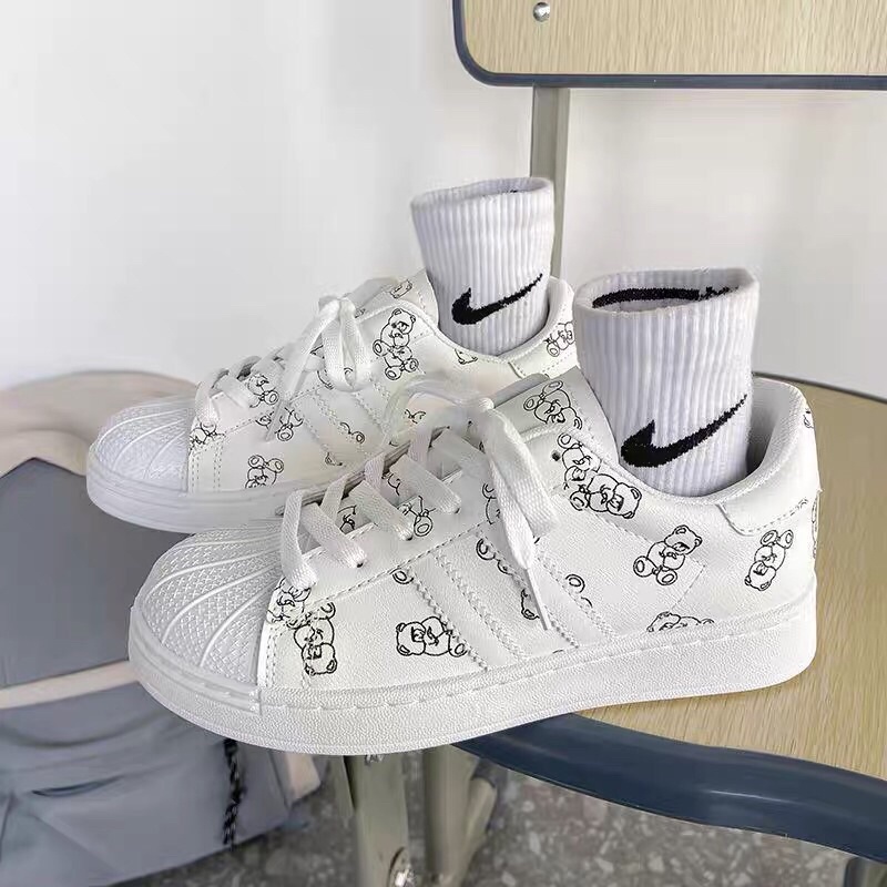 Giày thể thao mũi sò hoạ tiết gấu đáng yêu kèm ảnh thật