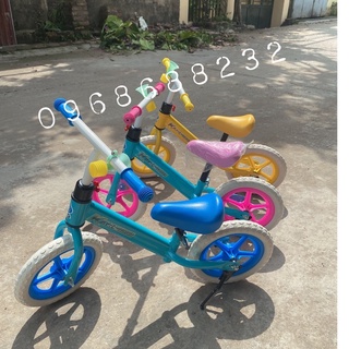 Xe chòi chân 2 bánh cho bé từ 1,5 tuổi đến 4 tuổi
