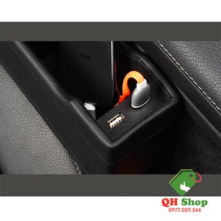 [sale] Hộp da để đồ cạnh ghế oto có cổng USB và khay đựng nước