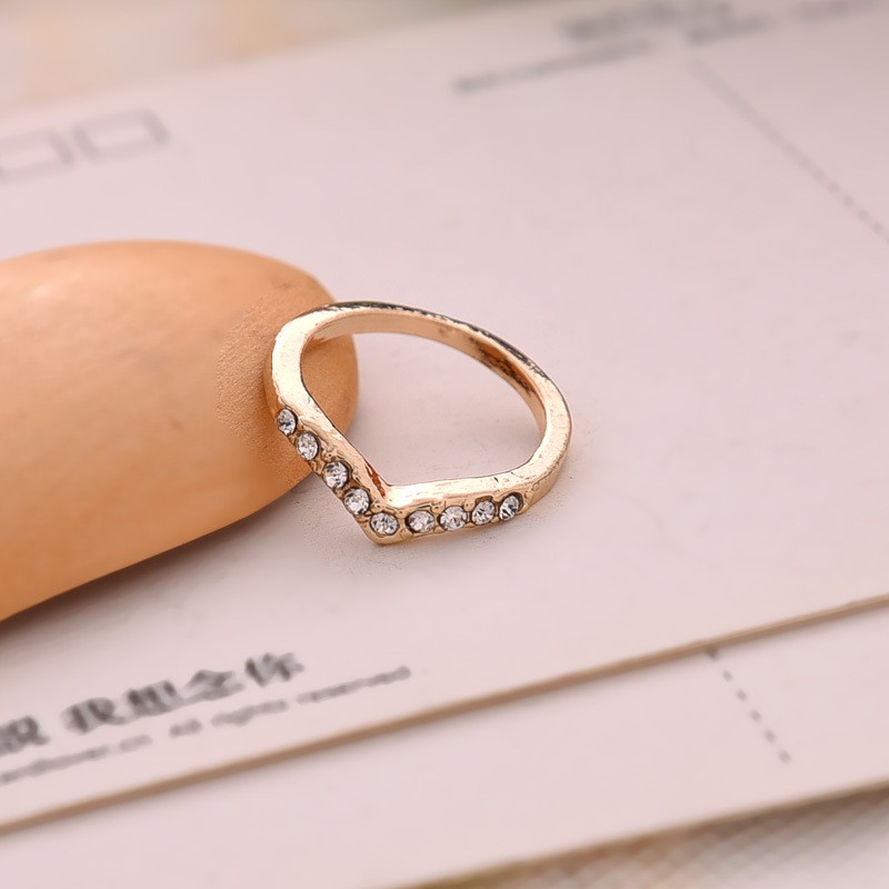 Nhẫn nữ chữ V J589 đính đá ánh kim phong cách Hàn Quốc