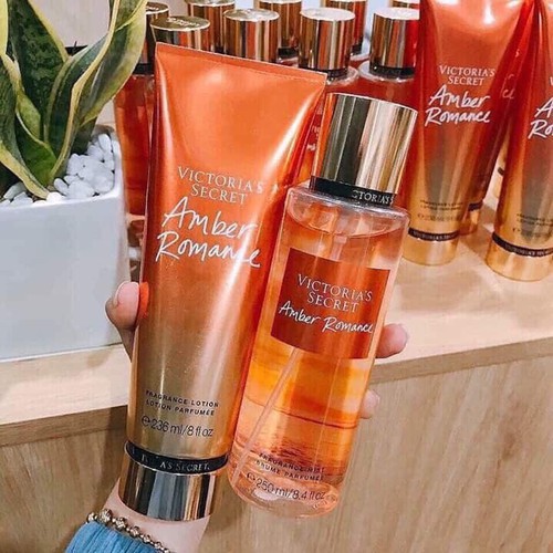 dưỡng thể , xịt body Victoria Secret Amber Romance auth