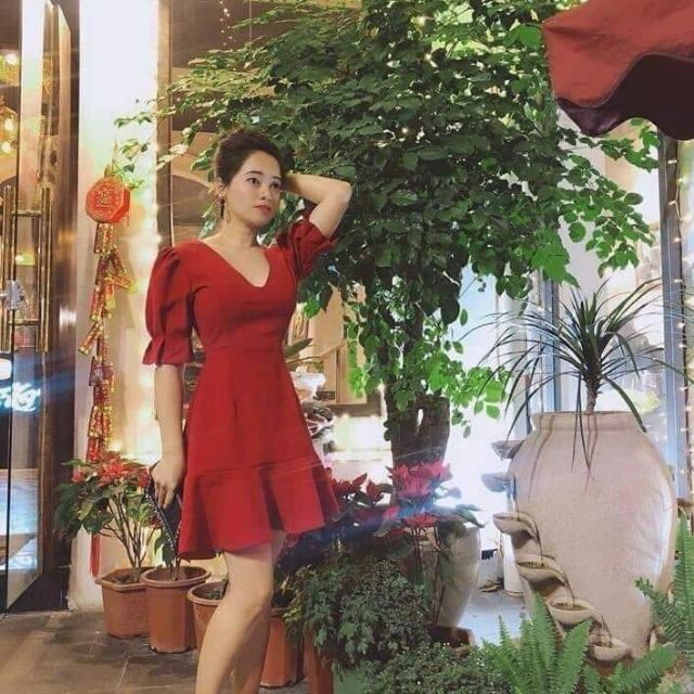 VÁY ĐỎ ĐUÔI CÁ TAY LOE