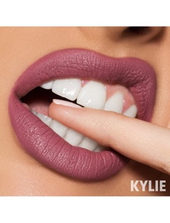 Son kem lì hãng Kylie Cosmetics