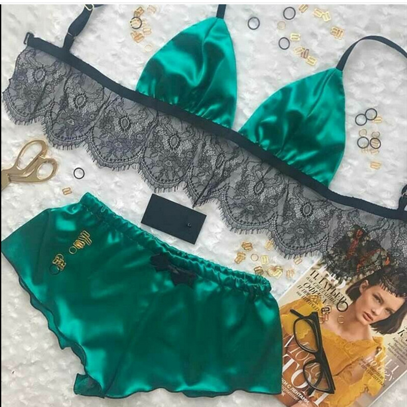 Set đồ ngủ ngắn tay cổ chữ V + quần ngắn lưng cao gợi cảm cho nữ