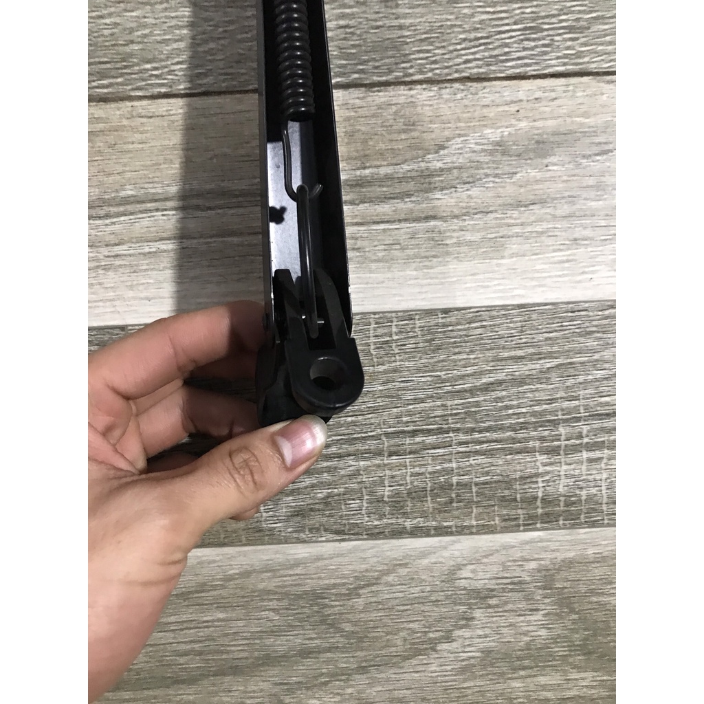 Sản phẩm gia đình làm:  Cần gạt mưa dài 55cm lỗ phi 8