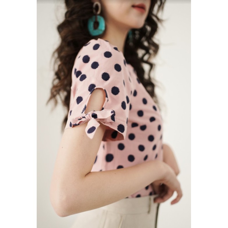 Áo sơ mi basic chấm bi trắng tay buộc nơ 1AO2086 ADORE DRESS